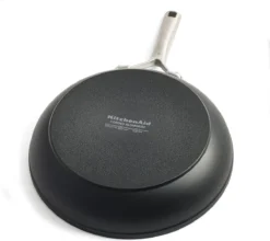 KitchenAid Hard Geanodiseerd Aluminium Koekenpannenset ø20+24+28cm - Zwart - Inductie 14 KitchenAid Hard Geanodiseerd Aluminium Koekenpannenset ø20+24+28cm - Zwart - Inductie -Thuiskeuken 1200x1069