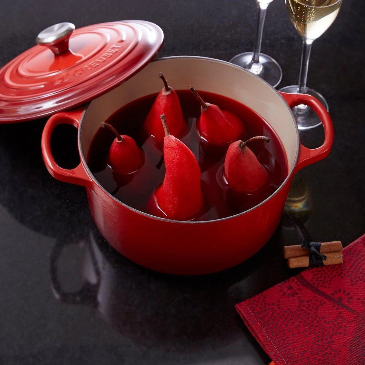 Le Creuset Gietijzeren Braadpan - 26cm 5,3 L - Kersenrood 7 Le Creuset Gietijzeren Braadpan - 26cm 5,3 L - Kersenrood - Afbeelding 7