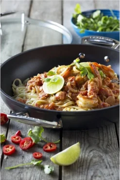 Alternative view of LE CREUSET - Les Forgees - Sauteerpan 2 Grepen 28cm 3,2L