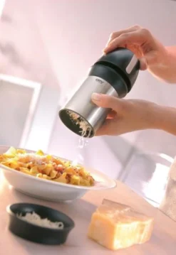 Alternative view of Kaasrasp Parmigiano - Gefu